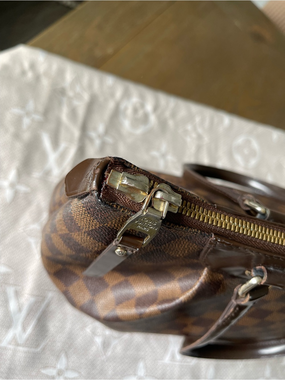 Louis Vuitton Brown Damier Canvas Shoulder Tote - Picture 4 of 7